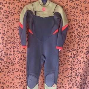 Women’s wet suit